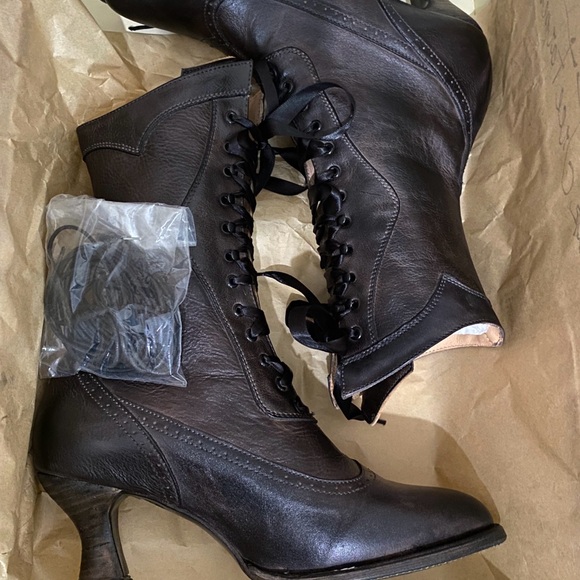 Calf height Victorian style leather boots - size 8.5 - Picture 6 of 8